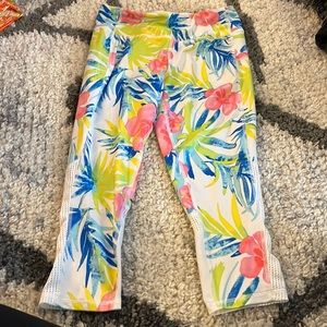 Girls yoga/legging pants. Tropical design. Capri length. Mesh at bottoms. Size L